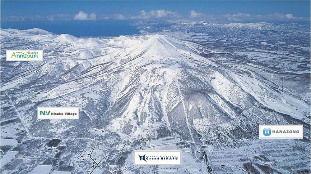 Aerial view of Niseko's four major ski resorts with Annupuri, Niseko Village, Grand Hirafu, and HANAZONO labeled