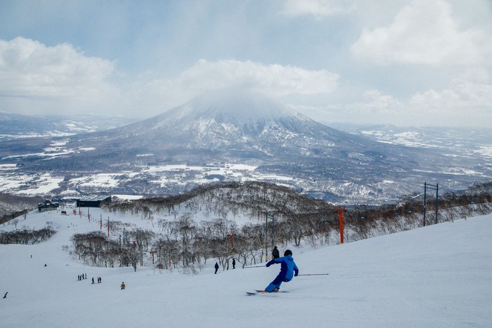 二世古 Hirafu 雪場 - 初級雪道就面對羊蹄山，適合初學雪友